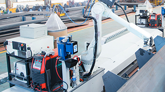 “機(jī)器人家族”進(jìn)駐生產(chǎn)線(xiàn)，產(chǎn)品生產(chǎn)自動(dòng)化率達(dá)85%